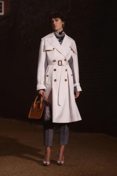 Look 10
